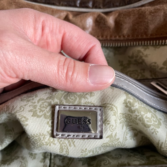 Guess Handbag. - Picture 8 of 8